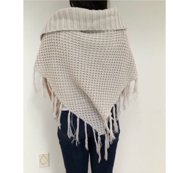Say What?~White Neutral Waffle Knit Fringe Large Collar Poncho - Picture 2 of 16